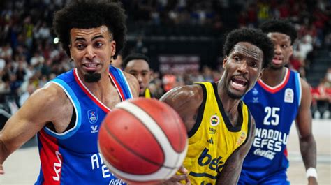 EuroLeague de Türk derbisi Anadolu Efes Fenerbahçe Beko karşı