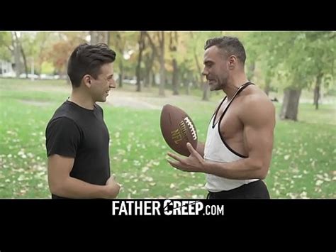 Big Cock Creep Muscle Padrastro Eyacula En El Culo Caliente De Un Chico Joven XVIDEOS