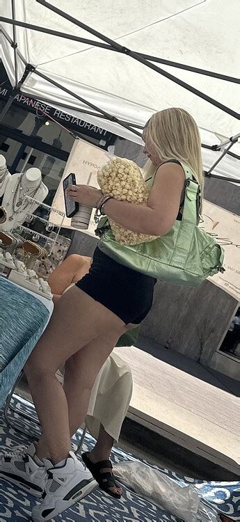 Blonde College Girl Showing Ass Sexy Shorts Short Shorts Volleyball Forum