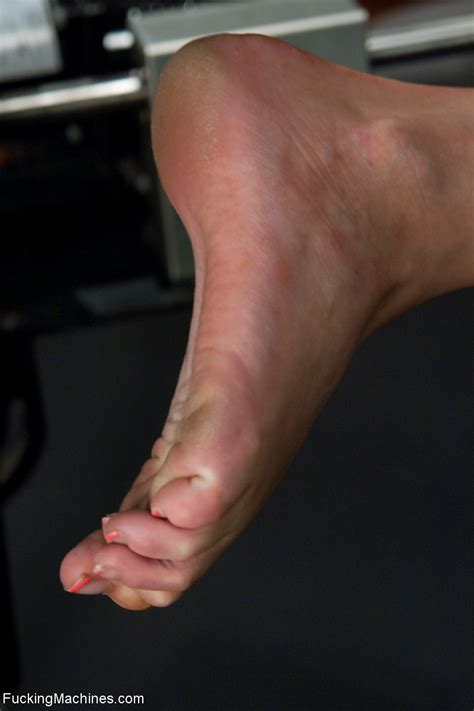 Beautiful Babe With A Hot Butt Brynn Tyler Gets Toyed By A Sex Machine Coedcherry