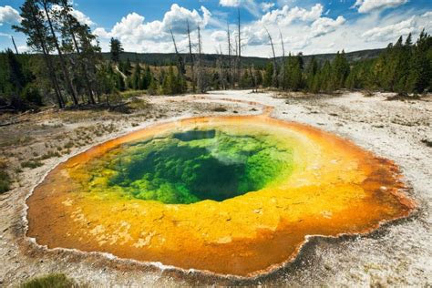 Yellowstone Tourists Blamed For Ruining Pristine Blue Thermal Pool