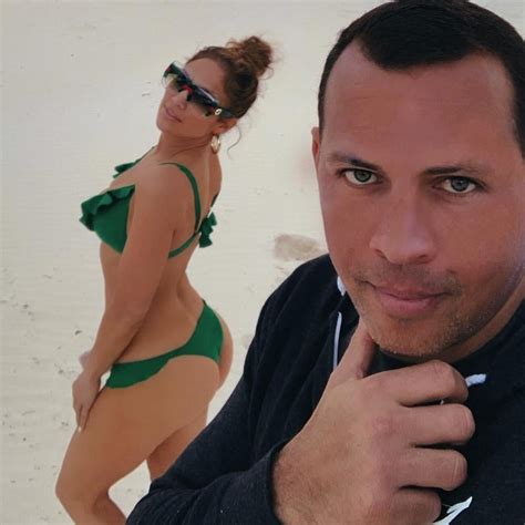 Jennifer Lopez Muscular Bikini Pics