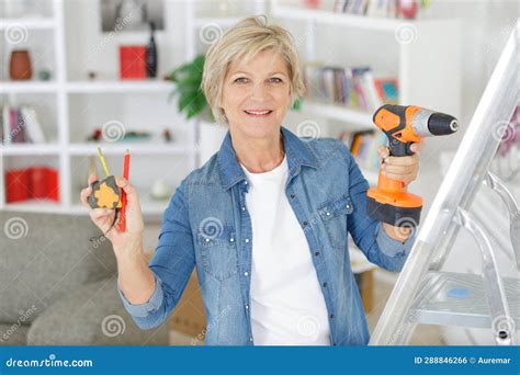 Femme Mature En Train De Mourir Photo stock Image du aîné peinture