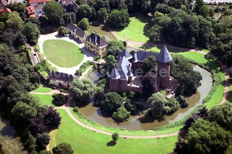 Krefeld Von Oben Burg Linn In Krefeld Im Bundesland Nordrhein Westfalen