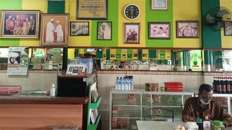 Mencerna Makna Foto Ulama Di Kedai Makan Nu Online Jatim