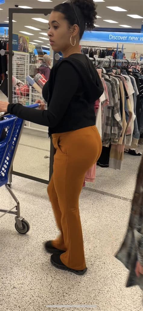 Hot Ebony Babe In Orange Pants Spandex Leggings Yoga Pants Forum