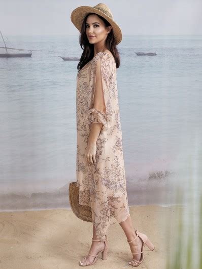 Tuszująca kobieca sukienka nude morela midi Sukienki Bee Collection Rozmiar S M Kolor Nude