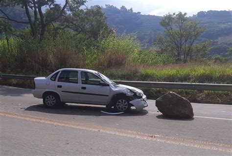 Carro Atingido Por Pedra De Grande Porte Na Br Not Cias De