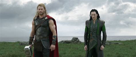 ‘THOR: RAGNAROK’ FLEXES ITS COMEDY MUSCLES | wdvd-fm