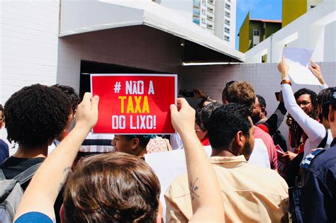 Manifestantes Realizam Novo Protesto Contra A Aprova O Da Taxa Do Lixo