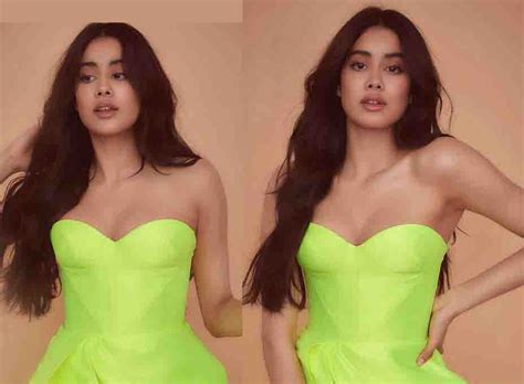 Hot Poses Of Jhanvi Kapoor Filmy19