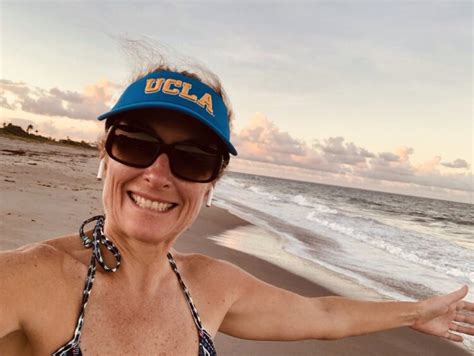 Hot Sexy Dena Grayson Bikini Pics