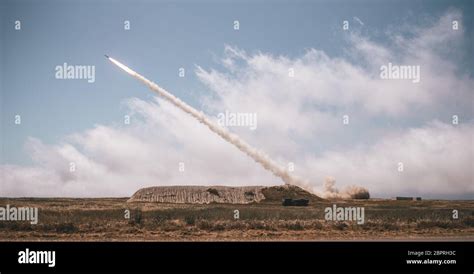 Fire A M142 High Mobility Artillery Rocket System Himars Fotos Und