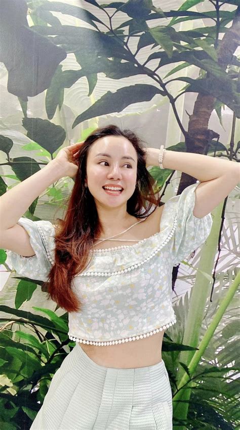 M B M Hot Nh T Nh Showbiz S C C Ng I L M M Con S C V C L N T C Phan Nh Th O