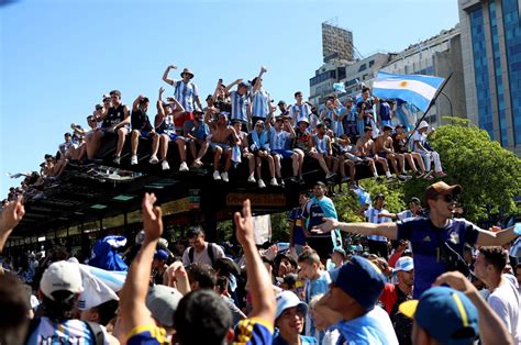 Seleção argentina desfila pelas ruas de Buenos Aires Copa do Catar G1