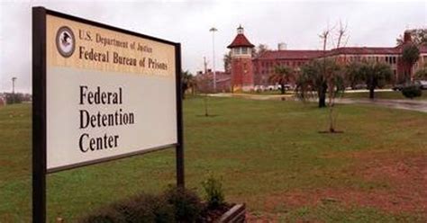 Federal inmates get a lesson in reentry