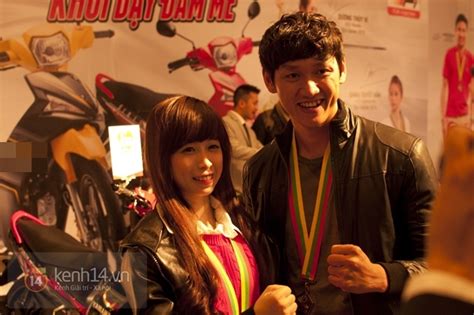 Hot girl Taekwondo CHÂU TUYẾT VÂN rạng rỡ trong ngày gặp lại các HCV Sea Games