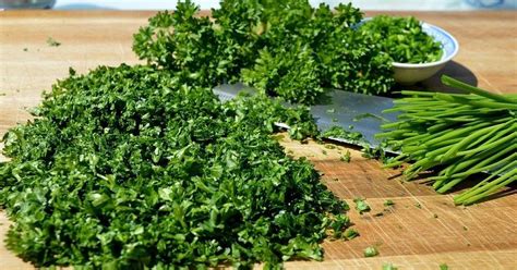 Как с помощью петрушки избавиться от камней в почках. 9 января 2022 г ...