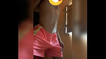 Bailando Con Una Polla Dura Y Unos Shorts Rotos XVIDEOS