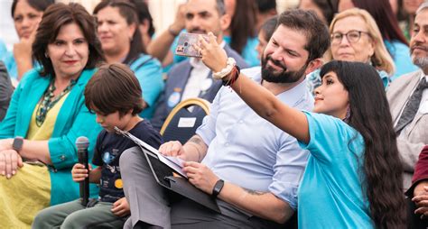 Encuesta Cadem Aprobación del Presidente Boric continúa al alza y