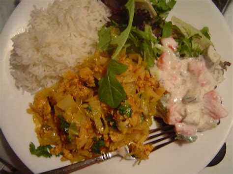 pakistani home cooking: Cabbage with minced chicken