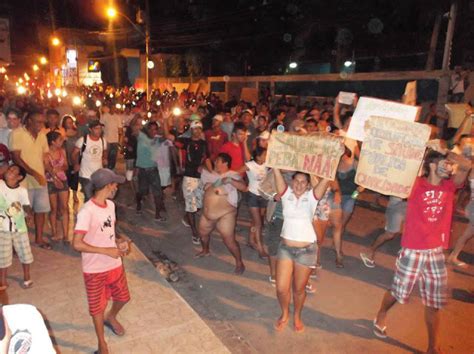 P No Freio Mulher Fica Nua Em Protesto No Rio De Janeiro