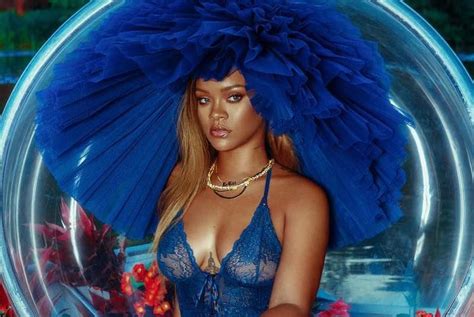 Marca de lingerie de Rihanna terá desfile transmitido via streaming
