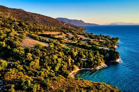 Four Men Arrested After Filming UK Tourist 21 Having Sex On Holiday