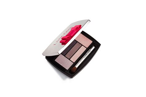 Palette Trucco Rosa Dalla Naked 3 A Chanel Le Trousse Must Have In Pink Grazia It