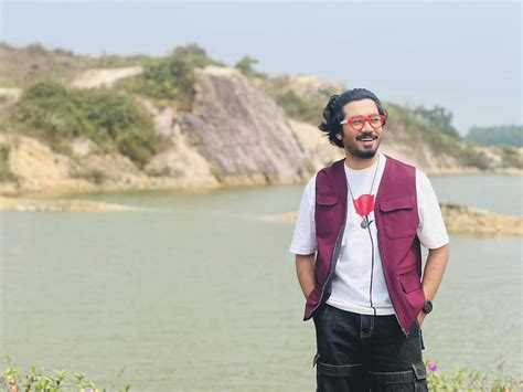 গোরখোদক মনু মিয়া কারো অনুদান নিতে চান না: খায়রুল বাসার