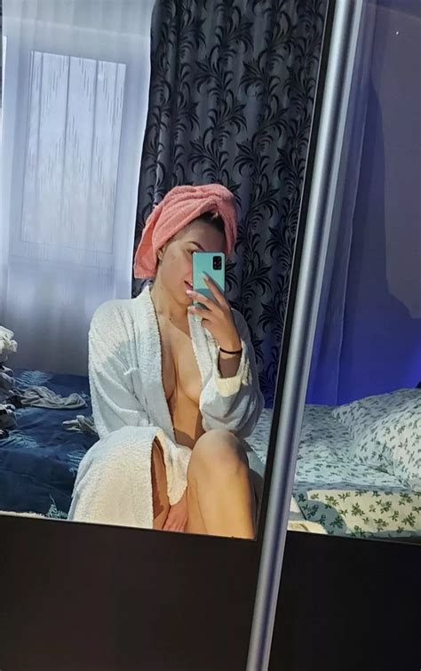 Why Was I Showering Alone I Want A Showerbuddy Nudes Blondes Nude Pics Org