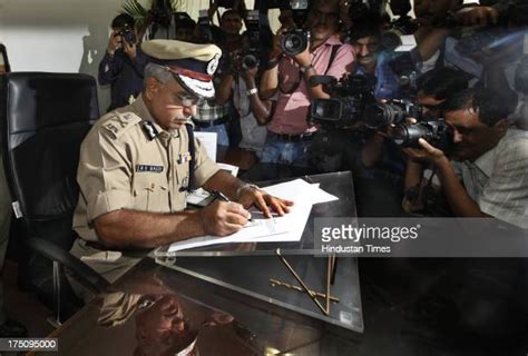 Bhim Sain Bassi Takes Over As Delhi Police Commissioner Photos Et