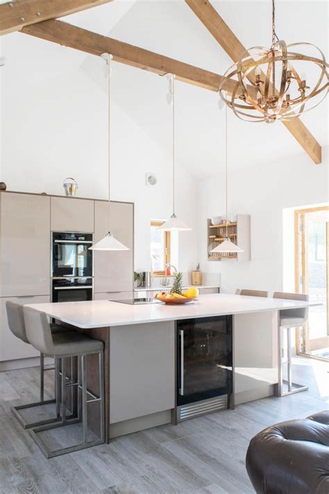 25 Stunning Vaulted Ceiling Lighting Ideas