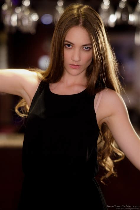 Nothing Pleases Samantha Hayes As Posing Naked Photos