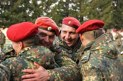 Внутренних войск берет: Цвета беретов в силовых подразделениях РФ