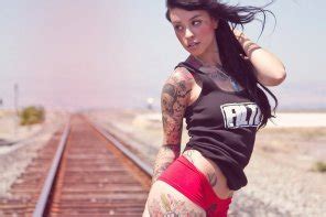 Clothing Beauty Thigh Leg Porn Pic