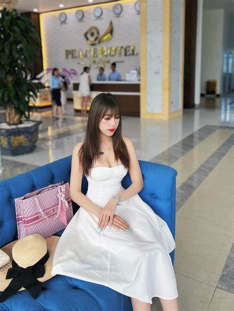 Hai hot girl quê Tuyên Quang từng gây bão sân vận động Mỹ Đình giờ ra sao