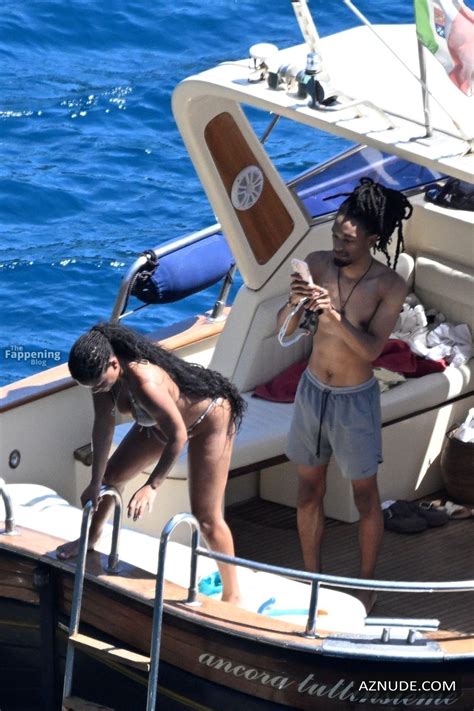 Halle Bailey Sexy Seen With Scott Bridgeway Flashing Her Hot Tits And Butt In A Skimpy Bikini