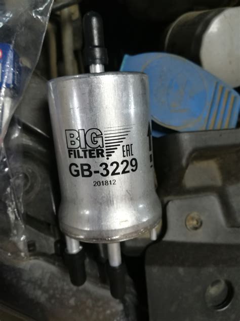 Замена свечей зажигания и топливного фильтра — Volkswagen Polo Sedan, 1 ...