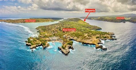 Nusa Ceningan Klungkung Ba Indonesia Cliff Front Land With Water