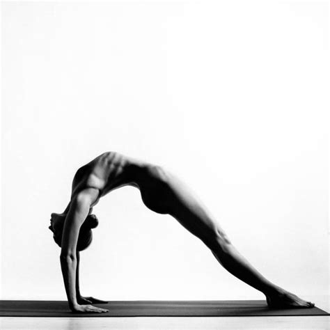 B Nh Nude Yoga Girl G Y S T C Ng Ng M Ng