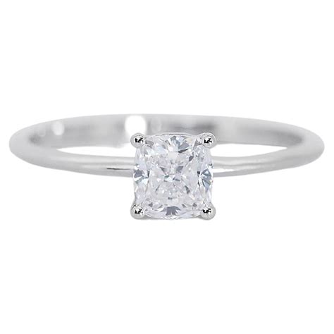 Gorgeous Kt White Gold Ring With Ct Total Natural Diamonds