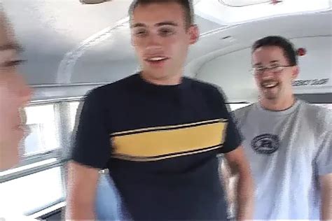 Jonge Brunette Kreeg Haar Kutje En Kont Gepenetreerd Door Twee Vrienden XHamster