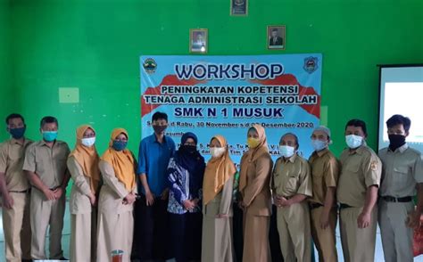 Workshop Peningkatan Kompetensi Tenaga Pendidik Tantangan Menulis Hari