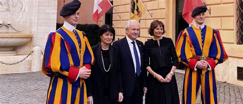 Beim Sex Ehefrau erstickt Ex Lobbyist der Schweizergarde überrascht mit Sex Beichte kath ch