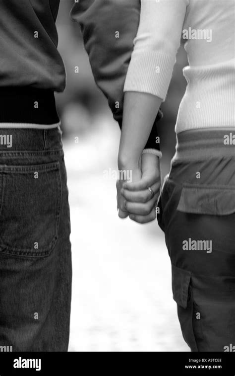 Junge Teen Teenager Paar H Lt H Nde Freund Freundin Datum Dating Sex Junge M Dchen Beziehung