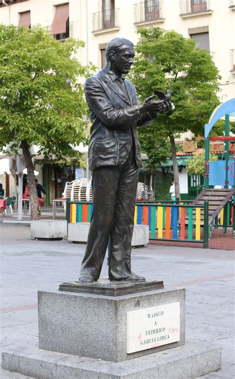 Площадь Санта-Ана (Plaza de Santa Ana)