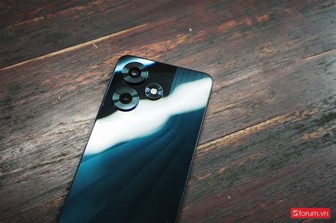 Trên tay Infinix Hot 30 Thiết kế bóng bẩy camera 50MP hiệu năng ngon giá chỉ hơn 3 triệu đồng