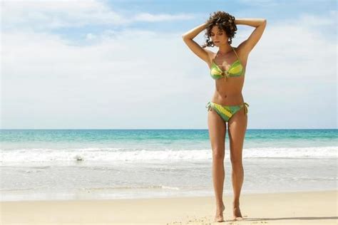 Mujeres En Bikini Imágenes Fotos y Fondos de pantalla para Descargar Gratis