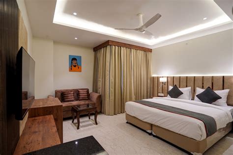 Hotel O Collection O Sg Inn Flagship Noida Book 3960 OYO